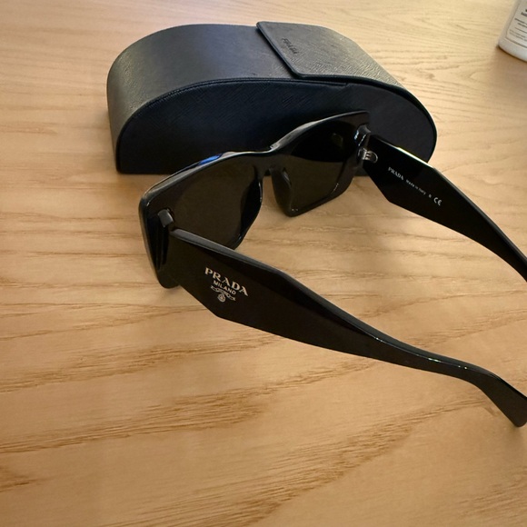 Prada oversized rectangular-frame sunglasses - Picture 5 of 6